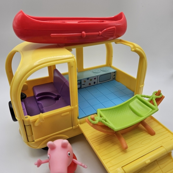 Peppa Pig Peppa's Play n' Go Campervan Playset Van Canoe Camper - Picture 6 of 7